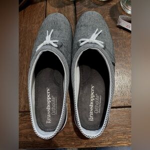 KEDS Grasshoppers Mules. Size 8 Black/White. EC. Worn once. Round toe w/ Tie